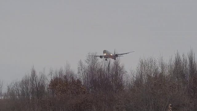 Посадка "Леолёта" в аэропорту Благовещенска | Boeing 777-312 | RA-73282 | Rossiya airlines
