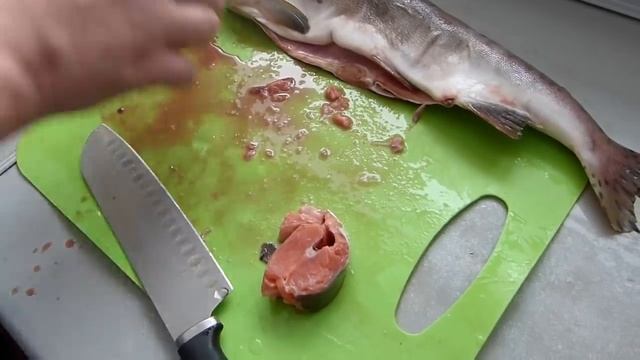 КАК БЫСТРО И ВКУСНО ЗАСОЛИТЬ РЫБУ ГОРБУШУ/САМЫЙ ЛУЧШИЙ СПОСОБ/ЗА 15 МИНУТ