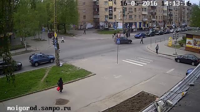 Пешеход пнул автомобиль и получил по морде