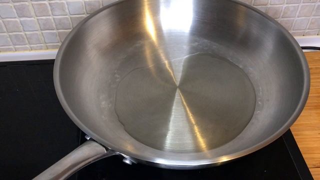 Морской окунь с овощами и пюре из зелёного горошка