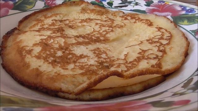 На тарелках вкусные блины и яблочное повидло смотреть онлайн