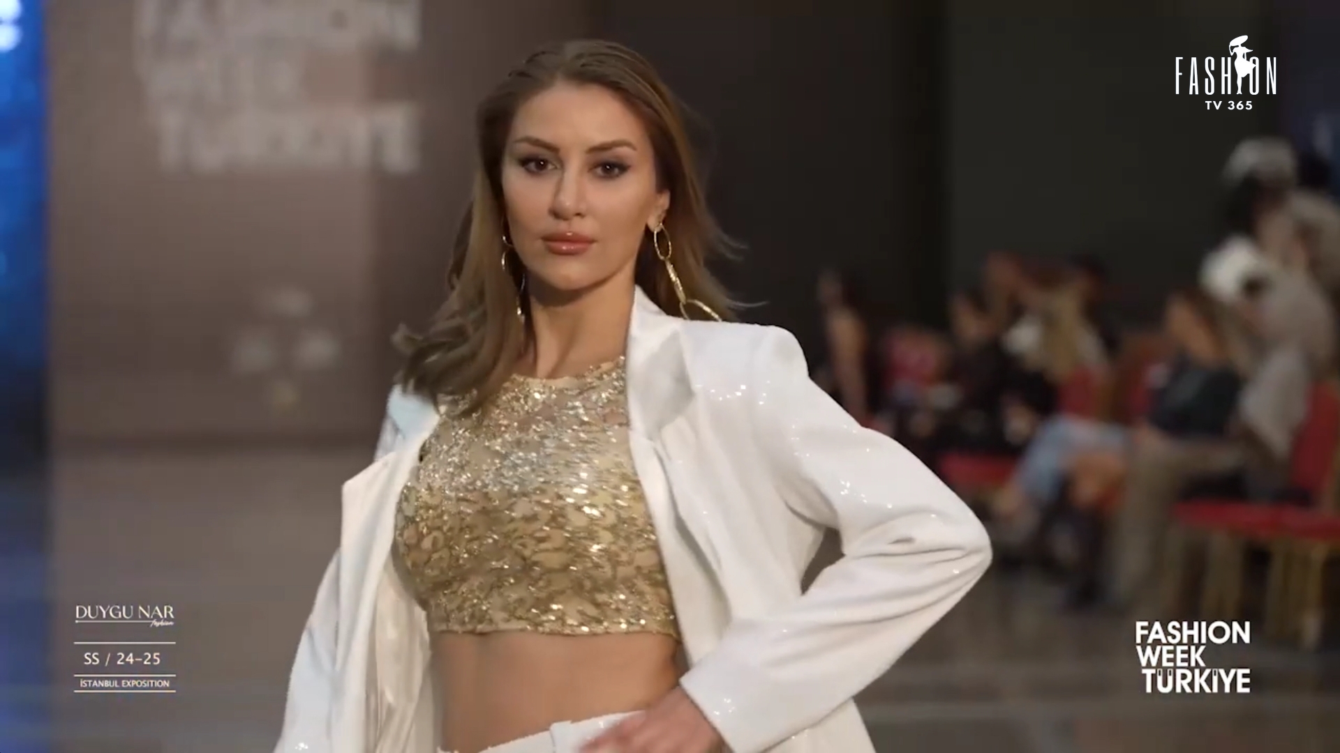 DUYGU NAR - TRFW 2024 - показ в Стамбуле. смотреть онлайн