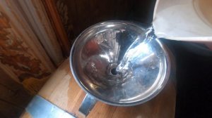 Выбор и подготовка дубовой бочки: вымачивание, вощение. 4K UHD