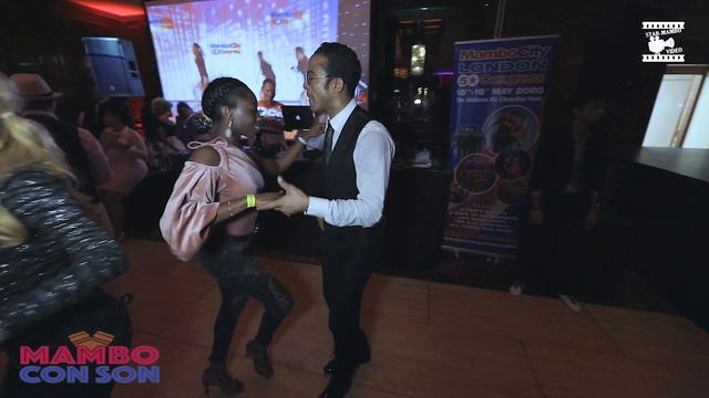 Maykel Fonts & Sasha Phillips - social dancing @ MAMBO CON SON 2020 смотреть онлайн
