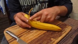 Как правильно чистить банан. 3 способа.