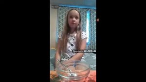 Ужасная школьница показывает как НЕ надо делать слайм