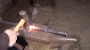Кованая полоса и кузнечные приспособления
