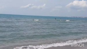 АНАПА. МОРЕ. А ДЕТИ КУПАЮТСЯ В РЕКЕ АНАПКЕ.