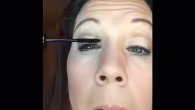 MAYBELLINE Great Lash Mascara VS Younique 3D Mascara смотреть онлайн