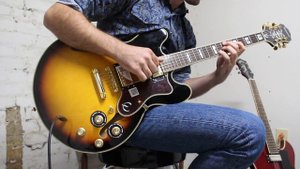Semi-Hollow vs Hollow Body Tone Comparison