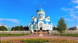 Кафедральный Свято-Троицкий собор в городе Сургуте