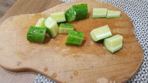 Греческий салат с кунжутом