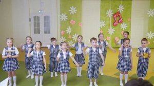 Песня "Чик и Брик" сл. Л. Рубальской, муз. Б. Савельева, исп. вокальный хор "Улыбка"/д/с ?175