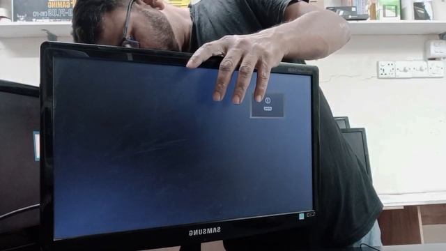 Samsung 18.5" monitor ( Sarina computer shop) #computermonitor #laptop #viralvideo смотреть онлайн