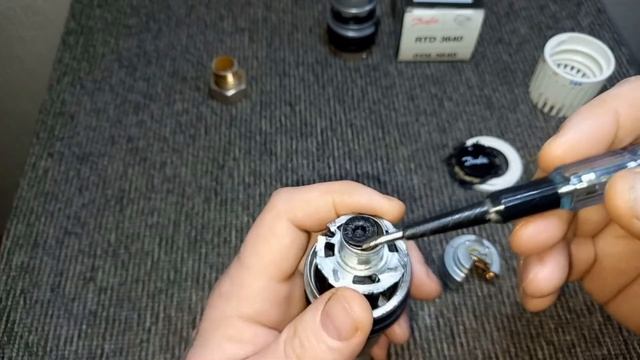 Danfoss RTD3640. Сильфон. Разборка термоголовки. смотреть онлайн