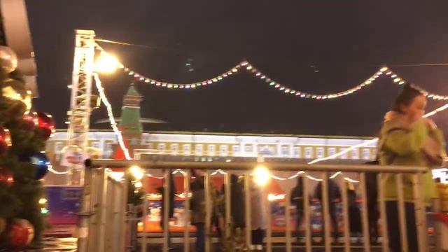 Красная площадь. Гуляем с ребенком по Красной площади по Никольской, возле Гум -а в Новый Год 2020 смотреть онлайн