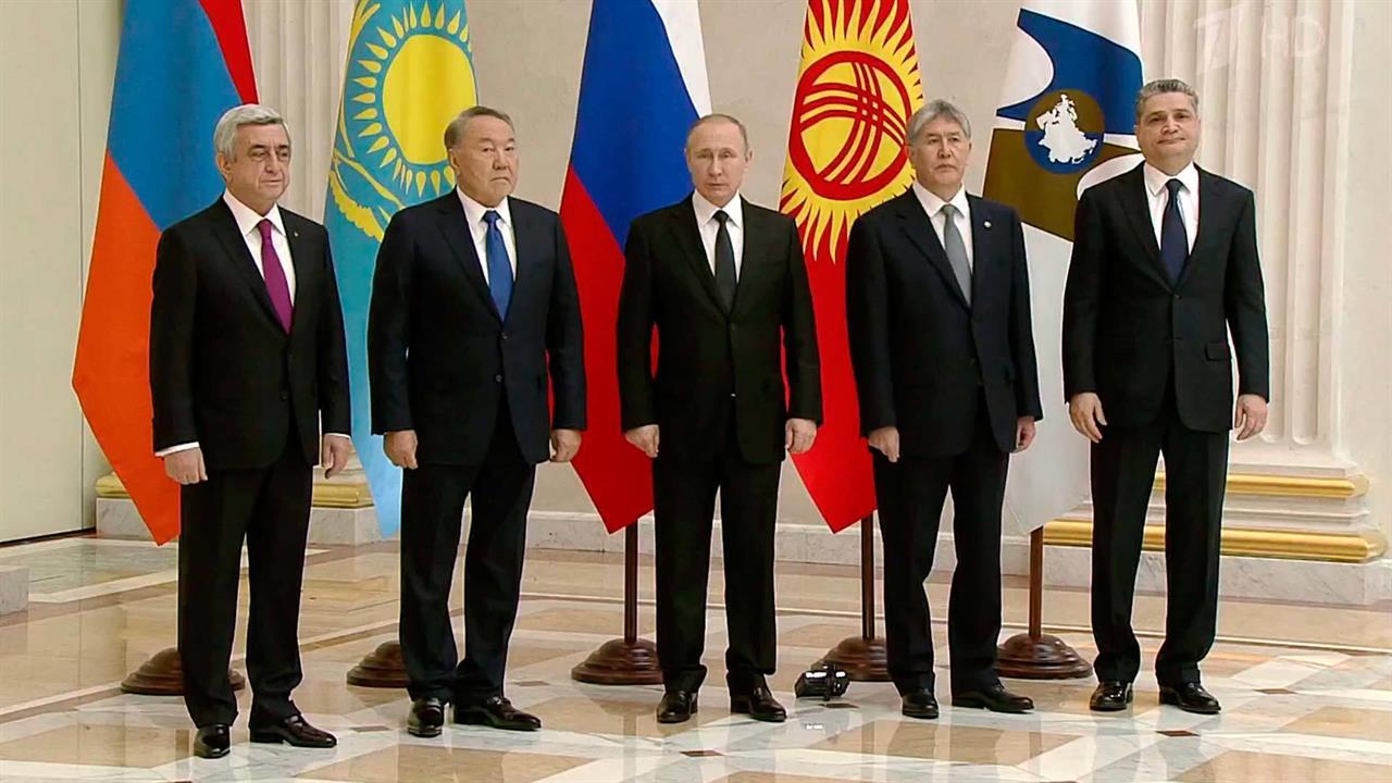 На саммите Евразийского экономического союз в Санк...ге подписана новая редакция Таможенного кодекса