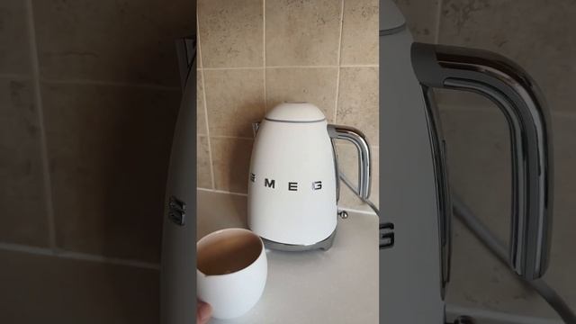 Welcome to what we use Eid morning! ☕️ #eidmubarak #coffeelover #familyvlog #familyfun #smeg #white