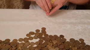 Сколько 100 тенге в 2 литровой банке