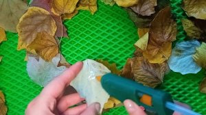 Как сделать венок из осенних листьев своими руками | идея для осенних поделок и декора