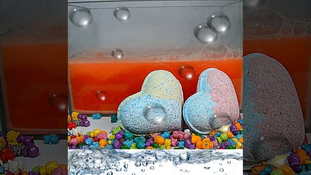 Бомбочки с мини игрушкой #косметика #скраб #маска #натуральнаякосметика#бомбочки #бомба #шипучка