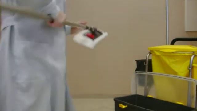 Эффективная уборка стен и полов при помощи держателя мопа с переходником. смотреть онлайн