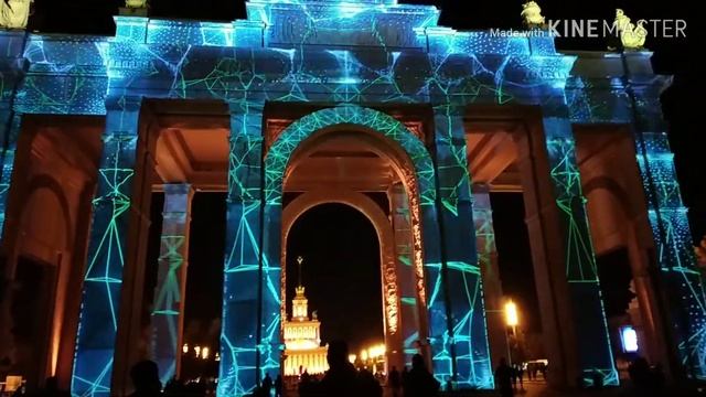 ГОЛОГРАММА В МОСКВЕ ВДНХ. КТО ПОНИМАЕТ СТАВИТЬ КЛАСС смотреть онлайн