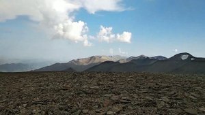 Напротив горы Алахундаг на границе трёх районов Дагестана - Кулинского, Агульского и Рутульского