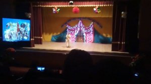 Визитка в стихах. Девочка  Анна классно читает стих о себе.  Автор - Лиза Макова