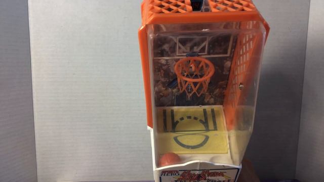 Cool Find!!! Vintage 1994 Sports Hero Sky Slam Basketball Handheld Game смотреть онлайн