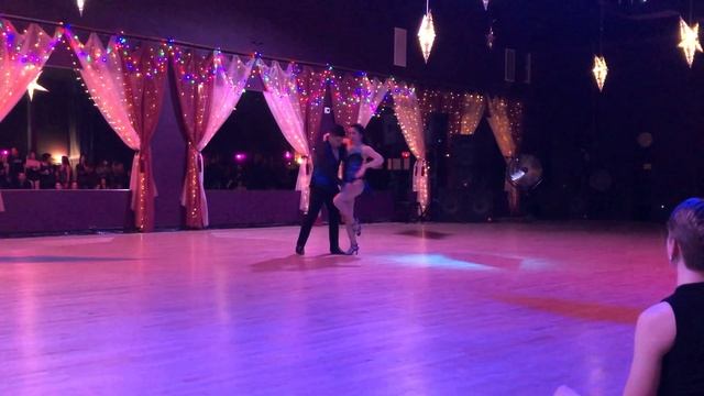 JJ & Daisy - Buscando Una Nena Acro-Bachata смотреть онлайн