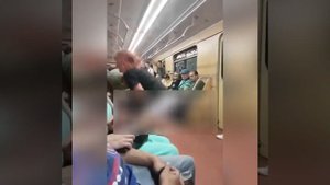 Неадекватная в метро