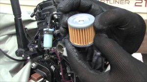 Suzuki DF20A Замена масла Oil change