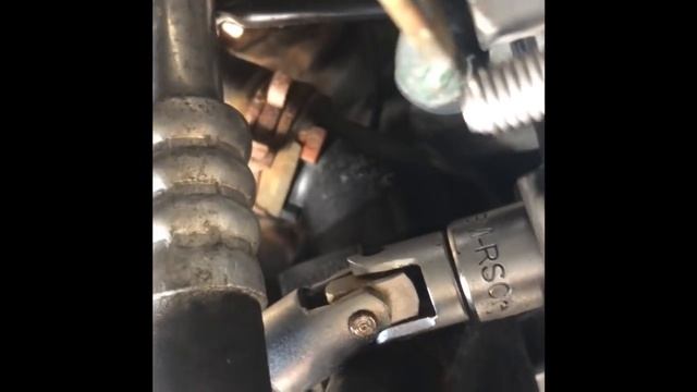 Проста заміна регулятора зарядки Skoda Fabia смотреть онлайн