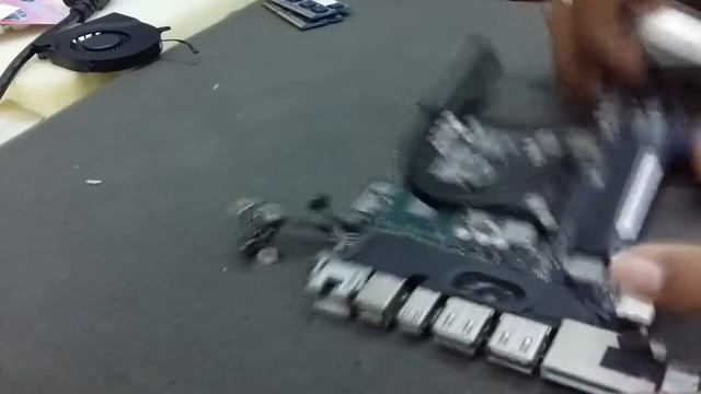 MacBook pro A1278 disassembly and fan cleaning Keyboard not working смотреть онлайн