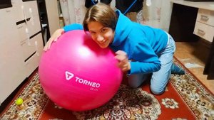 делаю упражнения на шаре 65 см