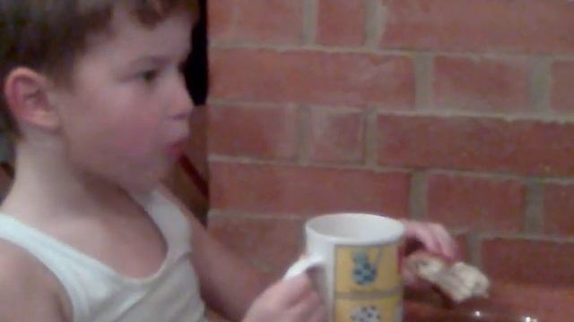 Видео0095.3gp Любитель Свердловских булочек.