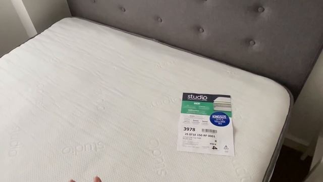 DECORATING CHRISTMAS TREE, COVENT GARDEN and my own CHRISTMAS CARDS | VLOGMAS part 1 смотреть онлайн