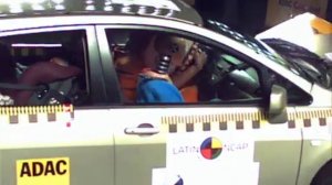 Nissan Tiida (un airbag) - Crash test - Latin NCAP 2011
