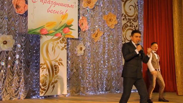 Модный показ в ОАО "ЦУМ" в честь 8 марта / Музыкальное поздравление от гостей / Часть 2