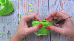 Одежда для куклы. Вязаные пинетки крючком для куклы. Мастер-классы