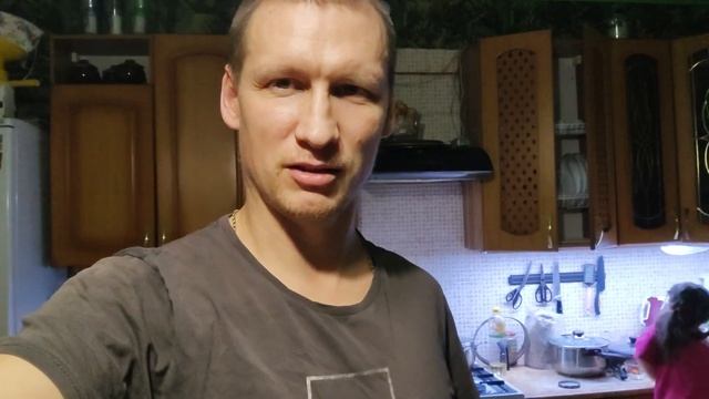 Уборка у телят в загоне. Встречаем маму из больнице. смотреть онлайн