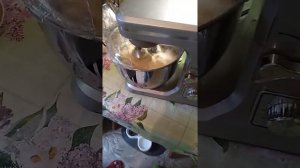 Замешиваем тесто с помощью планетарного миксера Kitfort КТ-1338.