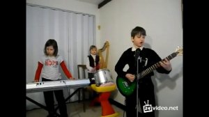 дети играют песню РАМШТАЙНА