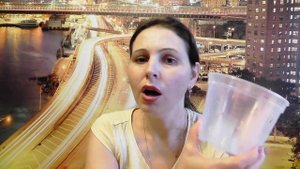 Зачем  делают отверстия в горшке для орхидей