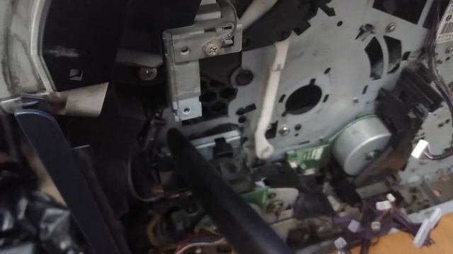 Шум и треск при включении принтера HP 4015. Замена привода фотобарабана смотреть онлайн