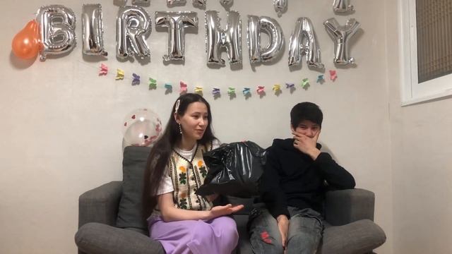 Угадай Подарок на День Рождения!!! Угадал-Забрал, Нет-Возвращай смотреть онлайн