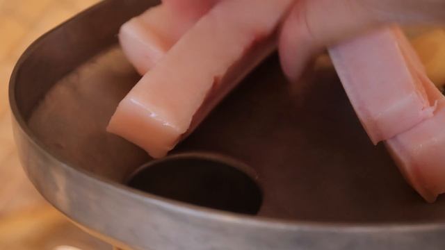 Кручёное сало. Украинская закуска из сала и чеснока.
