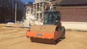 Грунтовый каток Hamm 3411 - Укладывает песок