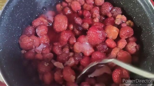 Клубника в собственном соку очень быстро и вкусно смотреть онлайн